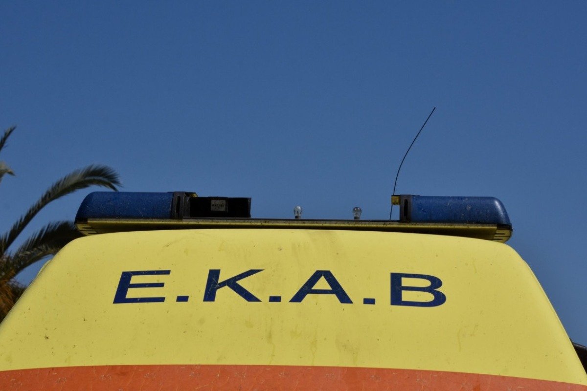 Θεσσαλονίκη: Σοβαρό τροχαίο ΙΧ με δίκυκλο στο Δερβένι – Σοβαρά τραυματίας ο μοτοσικλετιστής - Ο αναβάτης του δικύκλου μεταφέρθηκε με ασθενφόρο στο νοσοκομείο