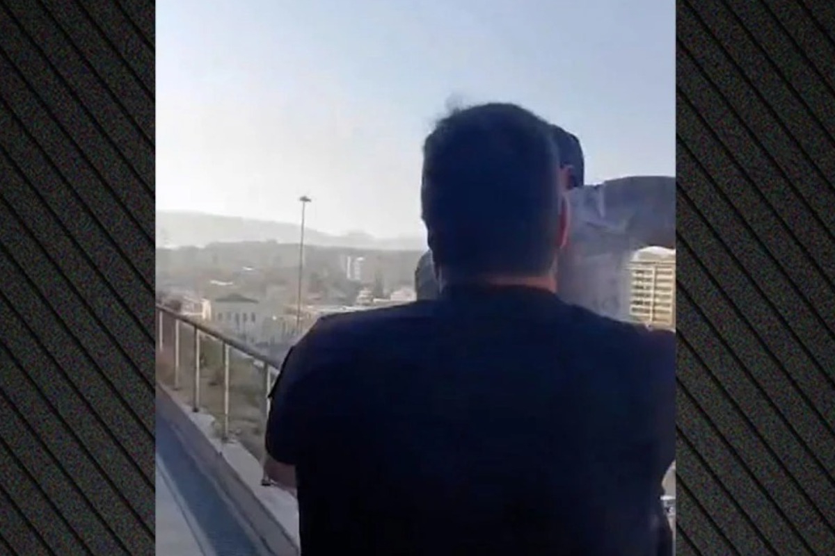 Αστυνομικοί έσωσαν άνδρα που ήταν έτοιμος να πηδήξει από τον 6ο όροφο – Συγκλονιστικό βίντεο - «Ακουσε με, όλα θα πάνε καλά – για το καλό σου είμαστε εδώ», φέρεται να είπε ένας από τους δύο αστυνομικούς που επενέβησαν