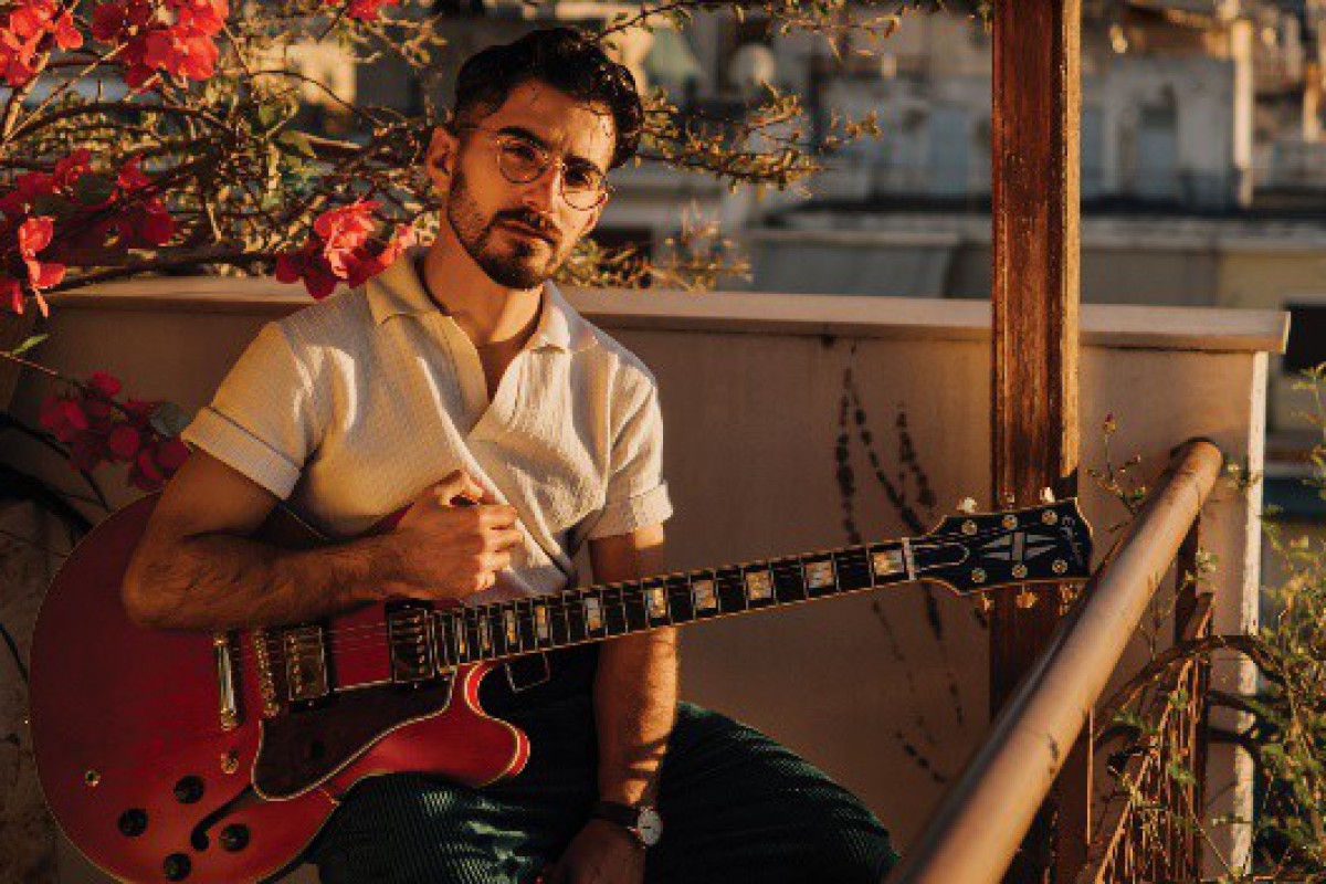 Ο Papazó κυκλοφόρησε το album «Το Μπαλκόνι του Papazó» και το παρουσίασε live στην οδό Αθηνάς