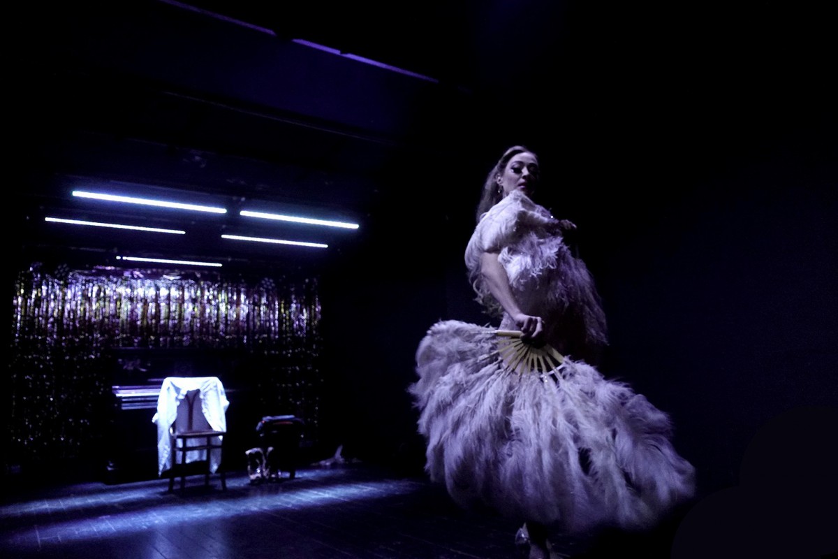 HerStory in Heels: Το one‑woman show της Scarlett O`Hora στο Red Jasper Cabaret Theatre