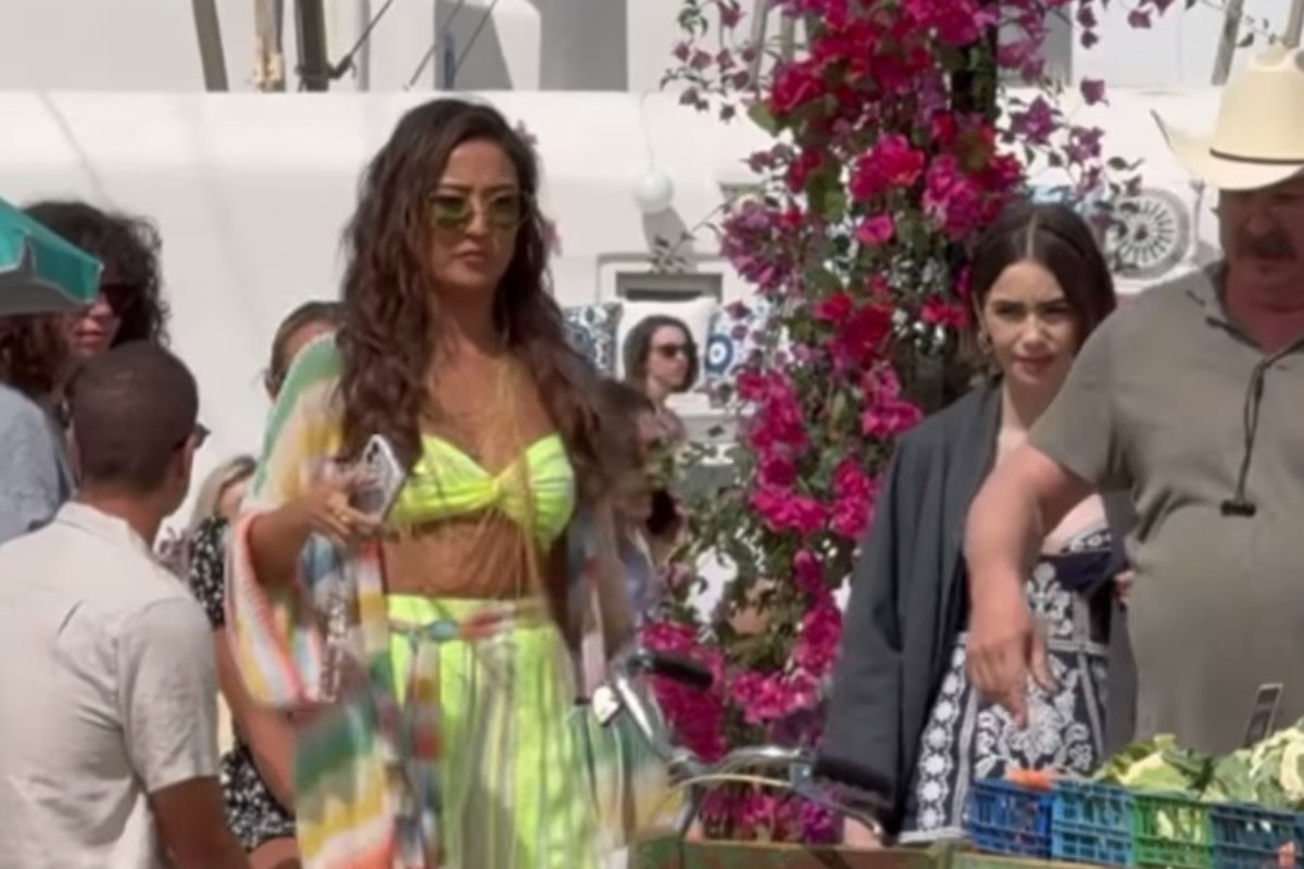 Emily in Mykonos: Το ελληνικό φαγητό που έκλεψε την καρδιά των ηθοποιών στα γυρίσματα της σειράς