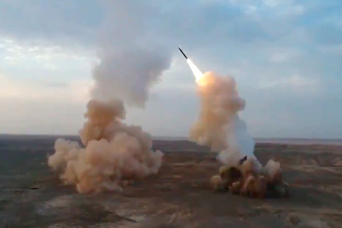 Washington Post: Η Ρωσία συνεργάζεται με το Ιράν, δίνει κρυφά πληροφορίες για στρατιωτικές εγκαταστάσεις των ΗΠΑ - Η Ρωσία φέρεται να πληροφορεί το Ιράν από την έναρξη του πολέμου το Σάββατο (28/2) - Πώς η Ρωσία μπορεί να επωφεληθεί από έναν παρατεταμένο πόλεμο μετ