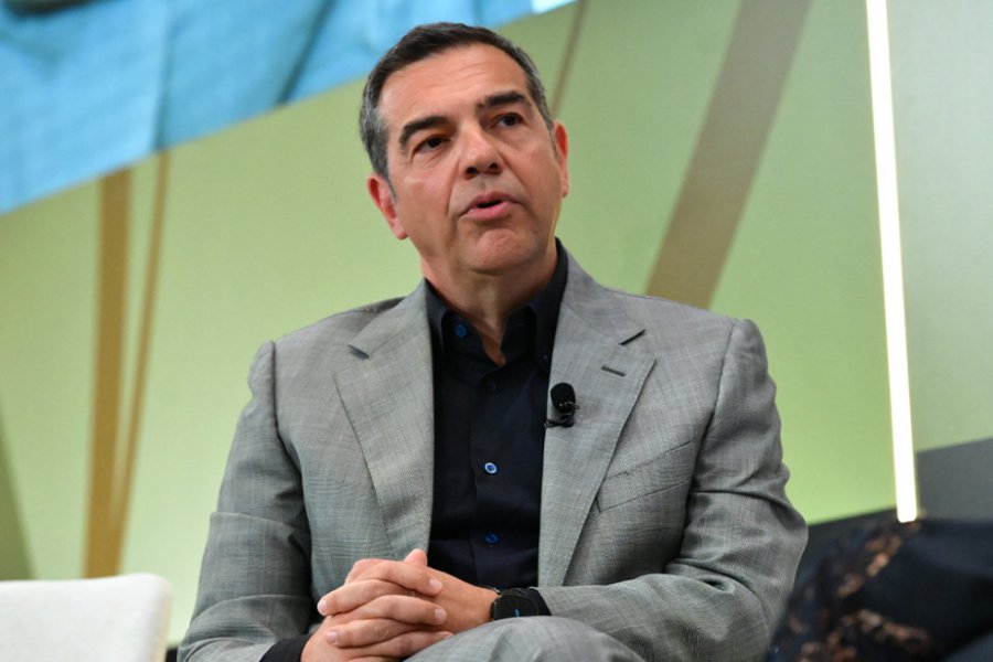 «Ερχόμαστε ως κυβερνώσα αριστερά και όχι ως αριστερά της διαμαρτυρίας» λέει ο Τσίπρας και κλείνει το μάτι στους Ευρωσοσιαλιστές - Πυρά κατά την κυβέρνησης: Δεν μπορεί στην εξωτερική πολιτική να λειτουργούμε ως υποτακτικοί για να εξευμενίζουμε τις προθέσεις και να ευελπιστούμε στη