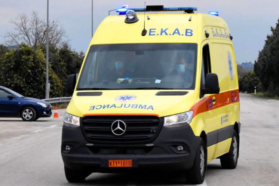 Εργατικό ατύχημα για 25χρονη στη Θεσσαλία: Το δεξί χέρι της εγκλωβίστηκε σε μηχάνημα, ακρωτηριάστηκαν δείκτης και αντίχειρας - Η νεαρή μεταφέρθηκε στο νοσοκομείο ΚΑΤ της Αθήνας προκειμένου να υποβληθεί σε εγχείρηση συγκόλλησης των δύο δαχτύλων
