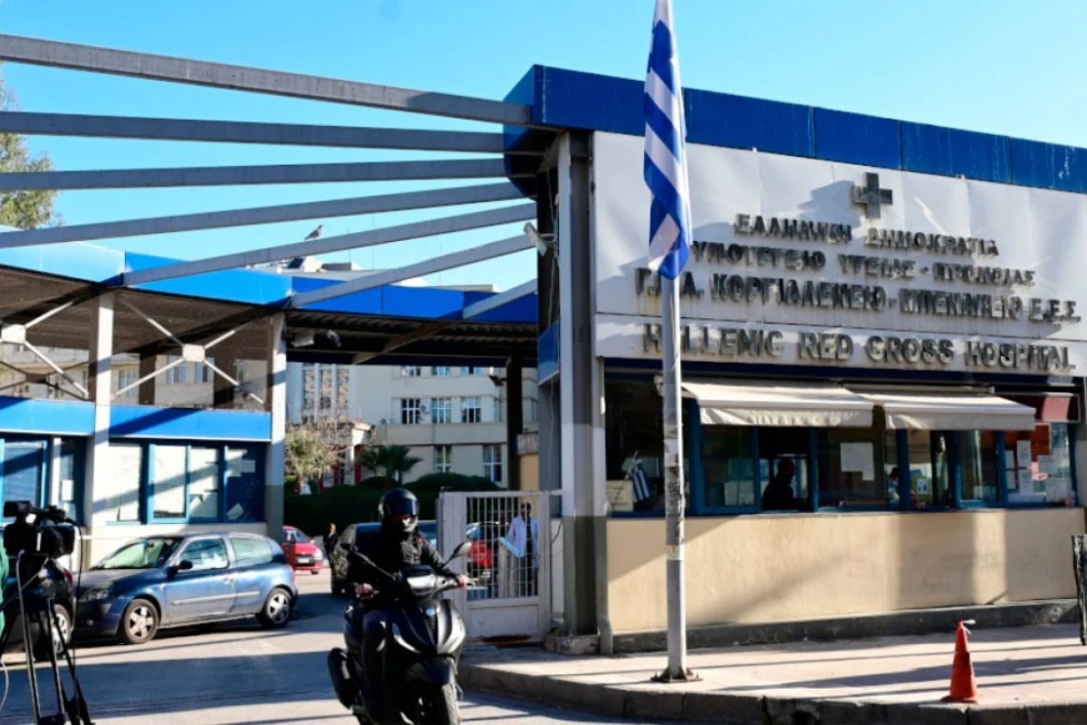 Επίθεση στον Ερυθρό Σταυρό: Ασθενής χτύπησε νοσηλεύτρια σε πόρτες ‑ Τι καταγγέλλει η ΠΟΕΔΗΝ για τους φύλακες