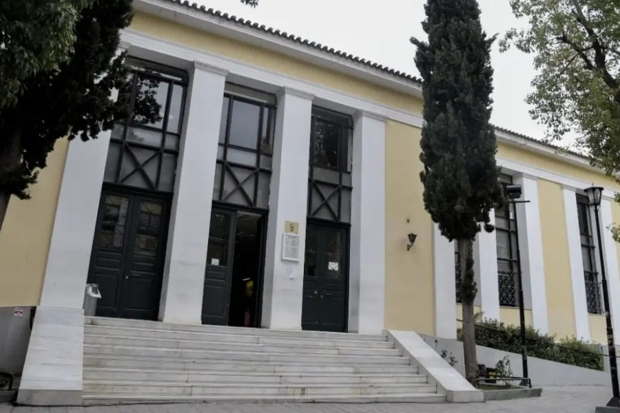 Κρατούμενος απέδρασε από τα δικαστήρια Ευελπίδων - Δείτε βίντεο από τη στιγμή που οι αστυνομικοί αντιλαμβάνονται πως ένα κρατούμενος έχει διαφύγει