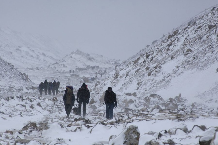 Έβερεστ: Σκουπίδια, συνωστισμός και παρατημένοι νεκροί στην ψηλότερη κορυφή του κόσμου