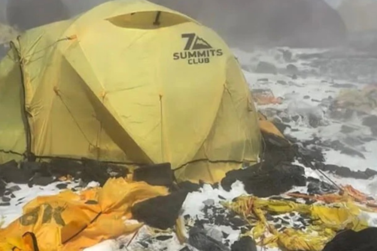 Το Camp IV του Έβερεστ έχει μετατραπεί σε γιγαντιαία χωματερή ‑ Σκηνές, φιάλες οξυγόνου και περιττώματα στην «ανάσα» της κορυφής του κόσμου