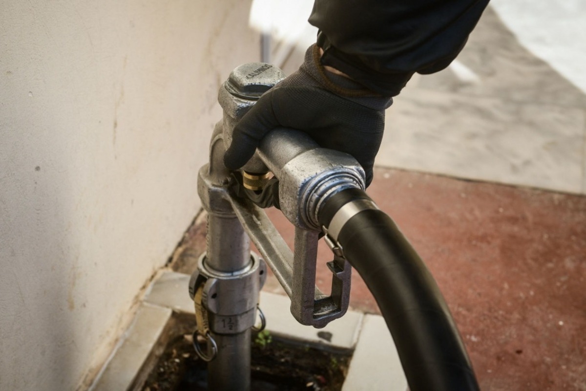 Θεσσαλονίκη: Ανδρας έκλεψε 250 λίτρα πετρέλαιο από φορτηγό και συνελήφθη - Με τη χρήση λάστιχου κήπου τοποθέτησε τα καύσιμα σε πλαστικά δοχεία και αποχώρησε με ΙΧ αυτοκίνητο