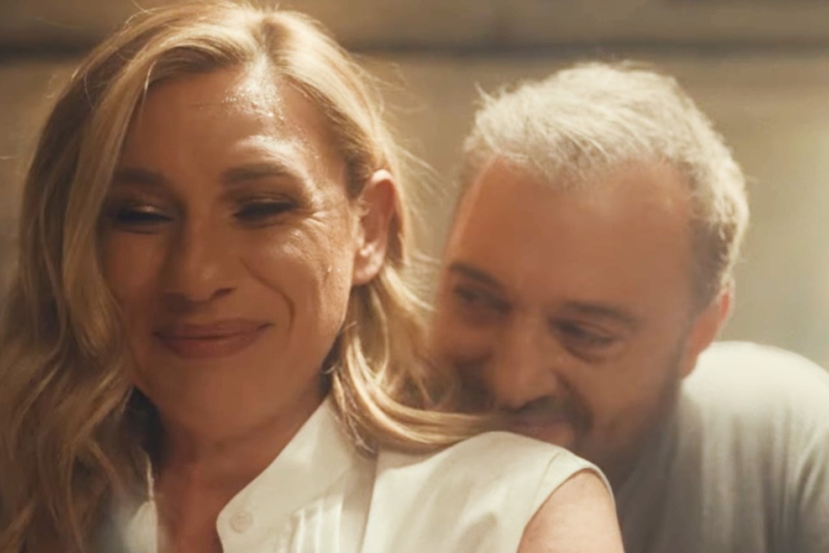 Η πασχαλινή διαφήμιση των Jumbo με Φερεντίνο και Καραβάτου που διχάζει τα social media