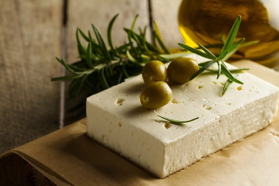 Ο Τραμπ απειλεί και τη φέτα: «Η διαμάχη επιδεινώνει τους δεσμούς Αμερικής με Ευρώπη» - Στο στόχαστρο του Αμερικανού προέδρου, είναι κι άλλα τυριά όπως η παρμεζάνα