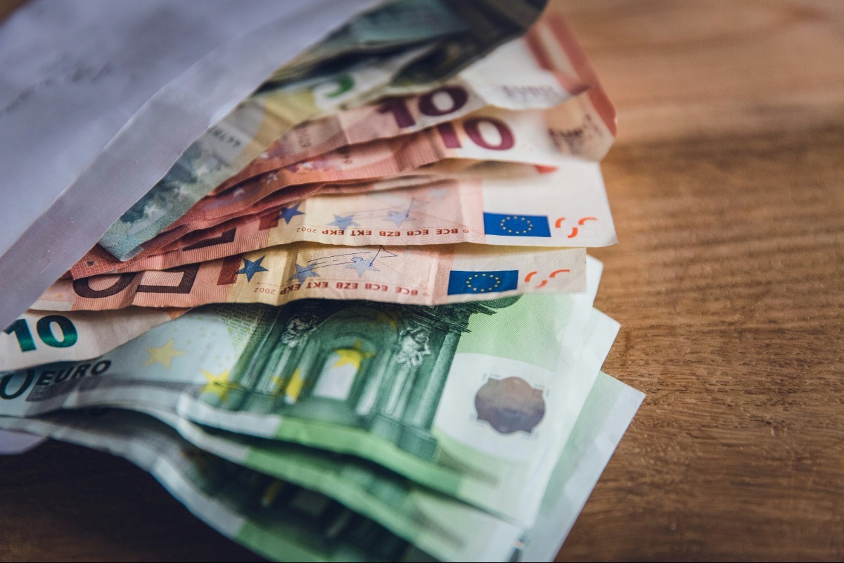 Voucher «ανάσα» για το καλοκαίρι: Όλα τα pass και οι επιδοτήσεις που μπορούν να σου πληρώσουν διακοπές το 2026 - Κοινωνικός Τουρισμός, Youth Pass, κατασκηνώσεις, Market Pass και ειδικά voucher για νησιά: Ποιοι δικαιούνται χρήματα και πώς μπορούν να μειώσουν τα έξ