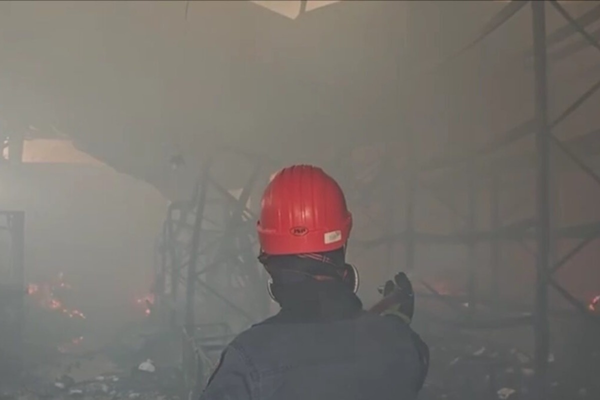 Κορωπί: Συνελήφθη 55χρονος άνδρας για την φωτιά σε δύο αποθήκες – Στάχτη έγιναν εμπορεύματα και εξοπλισμός