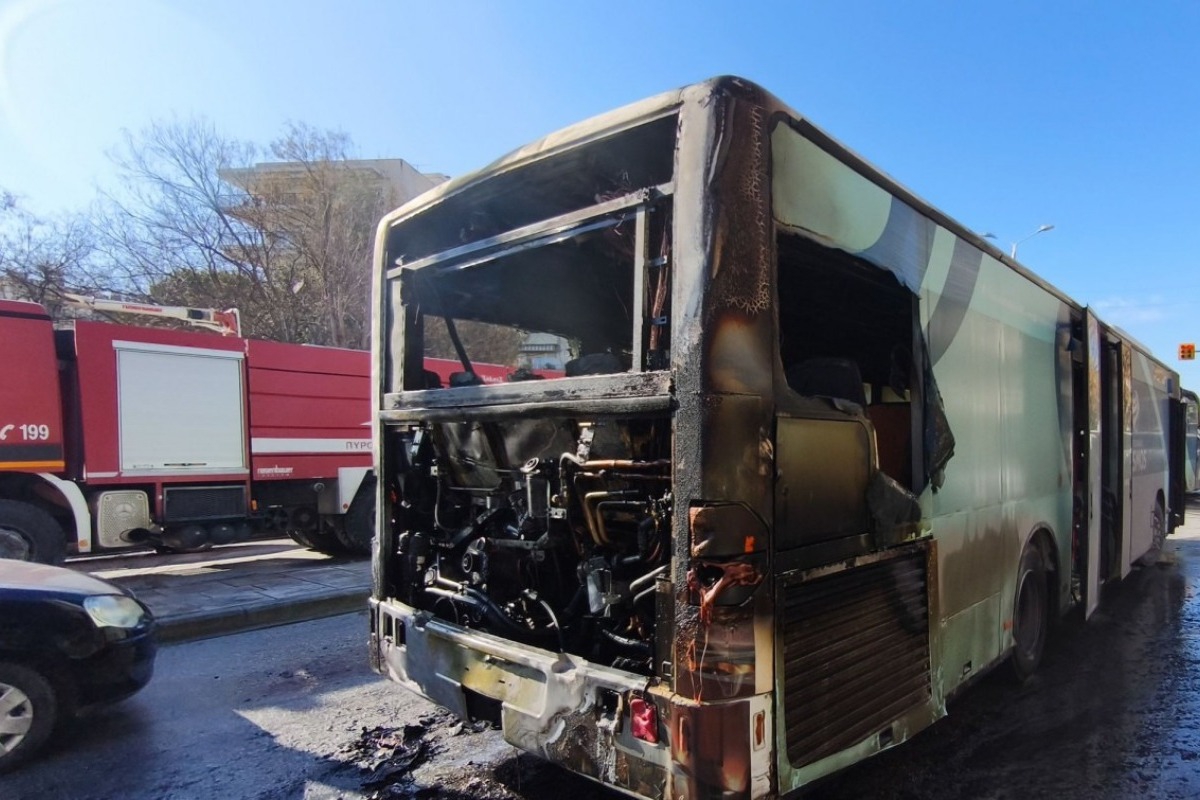 Θεσσαλονίκη: «Καρατομήθηκε» η ηγεσία του ΟΣΕΘ λόγω των καμένων λεωφορείων