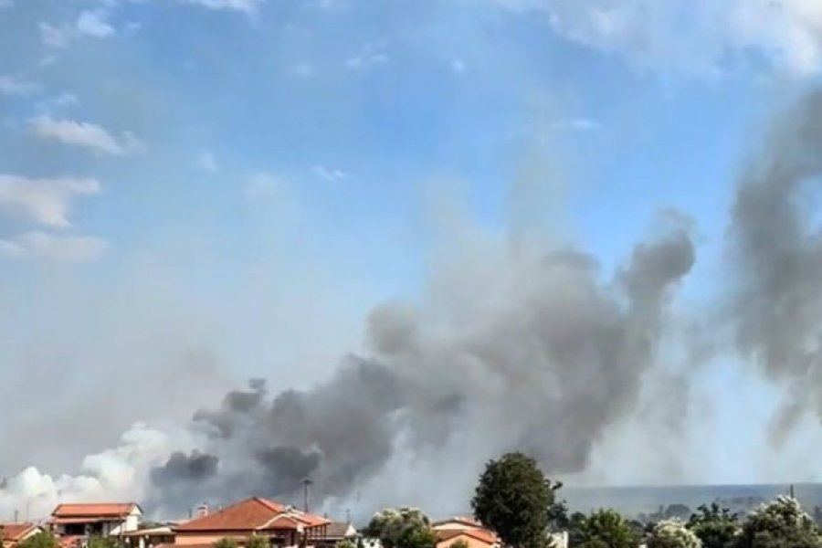 Φωτιά στη Νέα Καλλικράτεια της Χαλκιδικής: Ήχησε το 112 για εκκένωση περιοχών – Kοντά σε σπίτια οι φλόγες - Για την κατάσβεση από αέρος επιχειρούν περιοδικά 5 αεροσκάφη και 3 ελικόπτερα