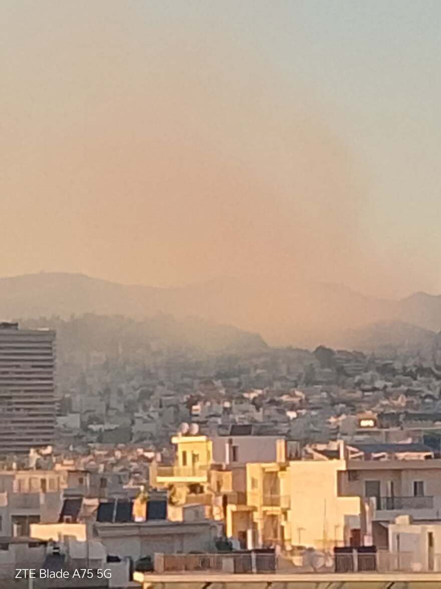 Φωτιά στο Ψυχικό, μεγάλη κινητοποίηση της πυροσβεστικής, επιχειρούν και δύο ελικόπτερα - Δείτε βίντεο