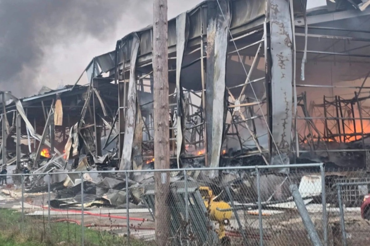 Τρεις γυναίκες νεκρές από τη μεγάλη φωτιά στο εργοστάσιο της Βιολάντα στα Τρίκαλα - Αγνοούνται άλλες δύο γυναίκες