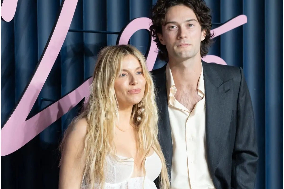 Sienna Miller: Έγινε μαμά για τρίτη φορά σε ηλικία 44 ετών