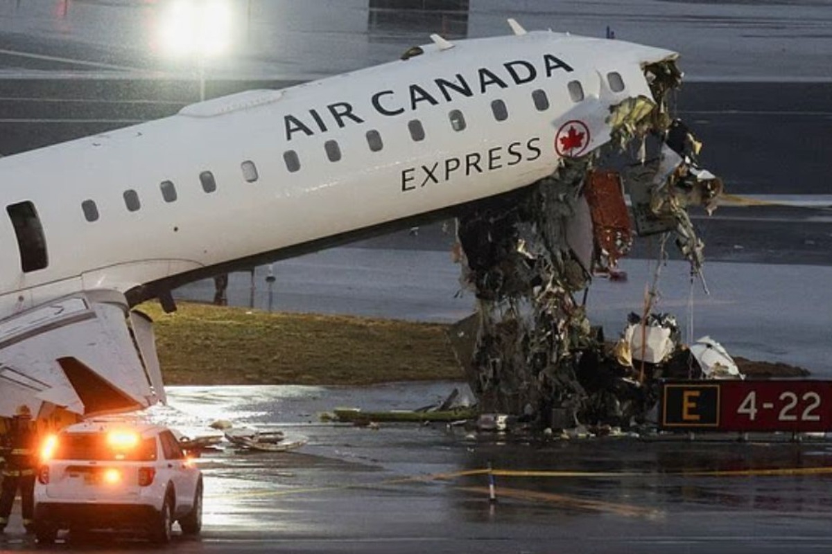 Βίντεο ντοκουμέντο: Η στιγμή που το αεροπλάνο της Air Canada συγκρούεται με πυροσβεστικό όχημα - Οι πιλότοι του αεροσκάφους σκοτώθηκαν επί τόπου, ενώ 41 άτομα, ανάμεσά τους και δύο επιβαίνοντες στο πυροσβεστικό όχημα, μεταφέρθηκαν σε νοσοκομεία