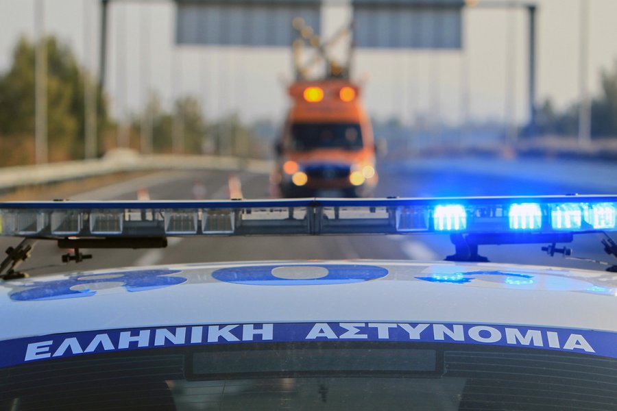 Φρίκη στο Λαύριο: Μητέρα εξανάγκαζε την κάτω των 12 ετών κόρη σε πορνογραφικές βιντεοκλήσεις με 56χρονο - Συνελήφθη 56χρονος στο Λαύριο, σε βάρος του οποίου εκκρεμούσε ένταλμα για υπόθεση γενετήσιων πράξεων και παρακολούθησης πορνογραφικών παραστάσεων ανήλ