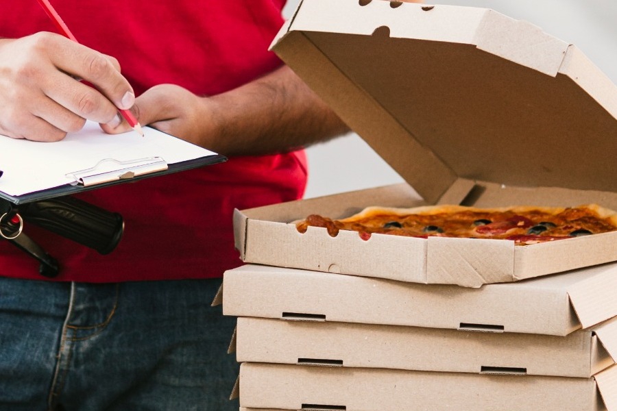 Ωραιόκαστρο: Η παραγγελία που έγινε viral ‑ «Χτύπα μία φορά εκτός αν... πεινάς»