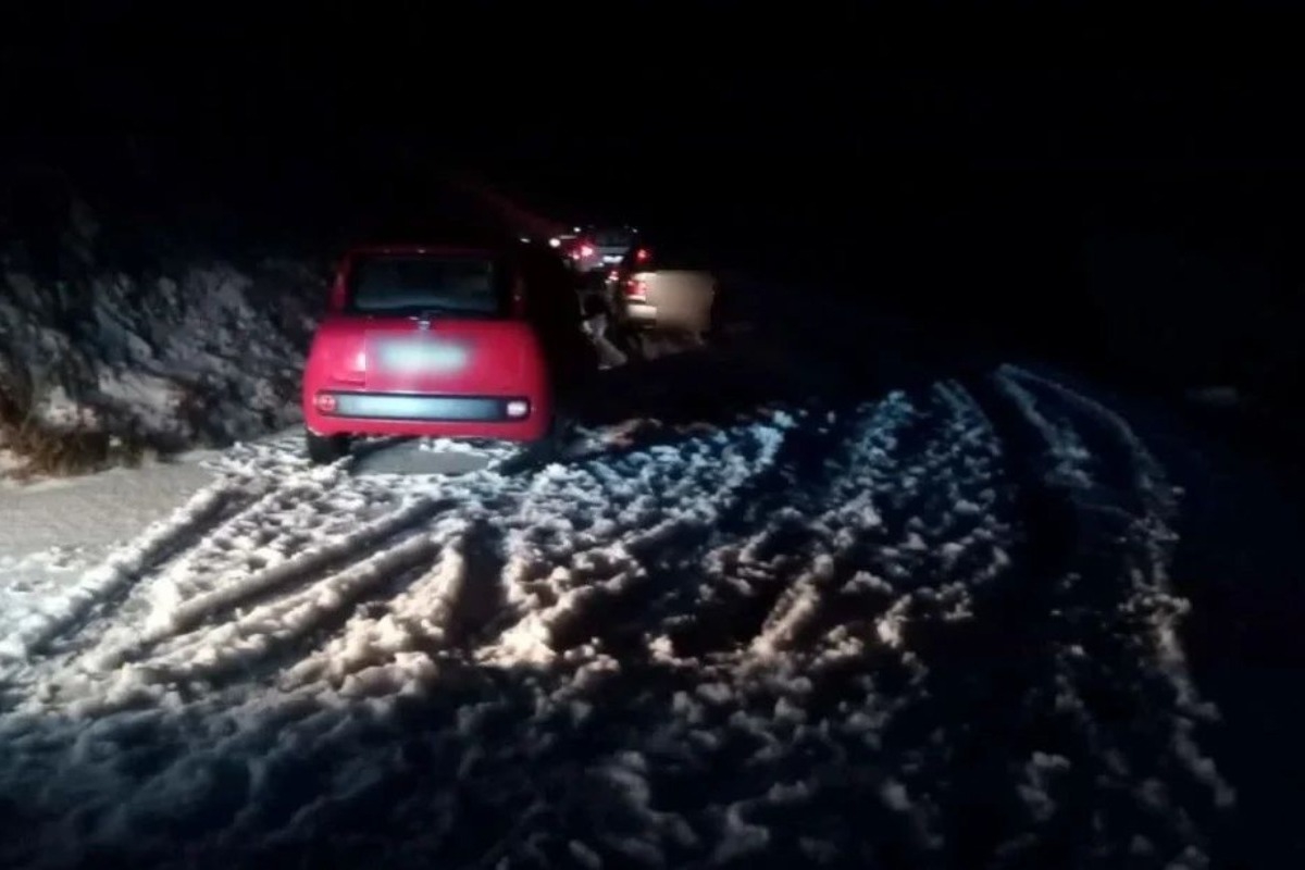 Ιωάννινα: «Ασπρισε» το Πάπιγκο από το χαλάζι- Αυτοκίνητο έπεσε σε γκρεμό - Η χαλαζόπτωση είχε διάρκεια λίγα λεπτά αλλά ήταν αρκετή για να μετατρέψει την περιοχή σε χειμωνιάτικο τοπίο