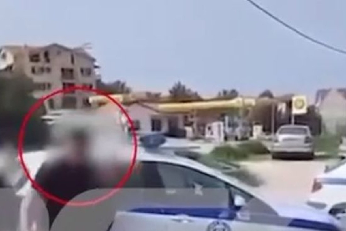Κεφαλονιά: Βίντεο ντοκουμέντο - Η στιγμή που ο 26χρονος αρσιβαρίστας σηκώνει περιπολικό - Και όμως ο πρώην αρσιβαρίστας κυκλοφορούσε ελεύθερος