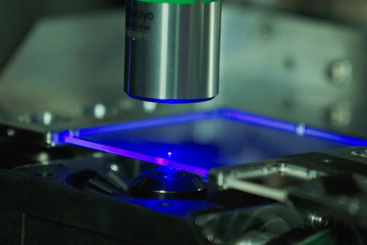 Ξεχάστε το Cloud: Η νέα μέθοδος αποθήκευσης δεδομένων σε γυαλί για 10.000 χρόνια