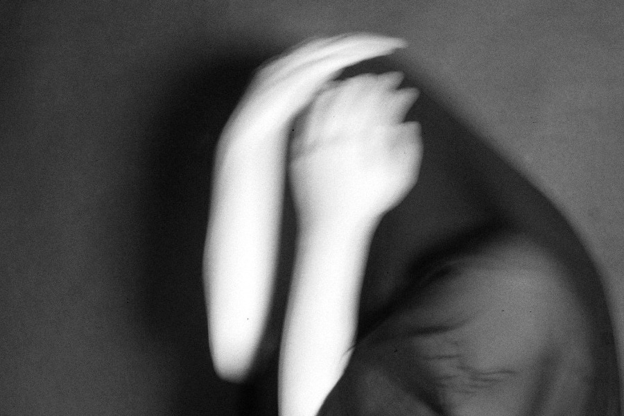 Κρήτη: 43χρονη ζούσε σαν κρατούμενη – Σύζυγος και πεθερά στο εδώλιο