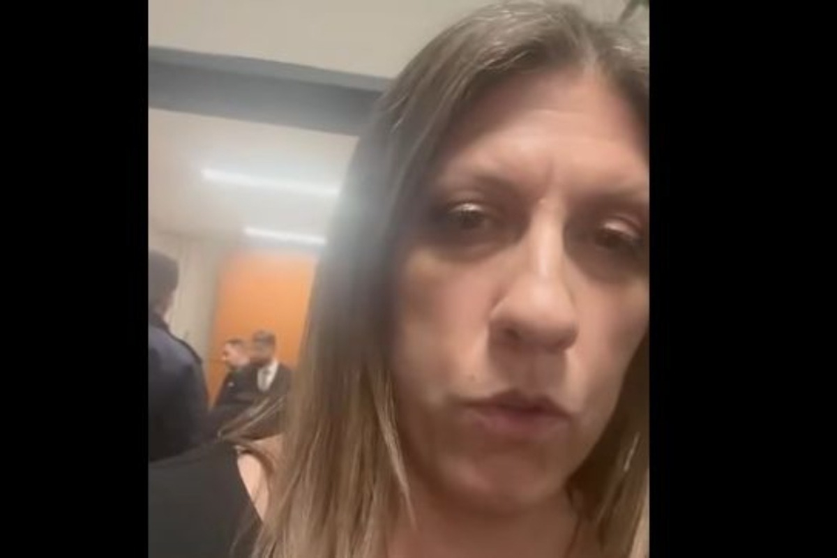 Βίντεο Κωνσταντοπούλου από την Λάρισα την ώρα που υπέβαλαν μήνυση Καρυστιανού και Ρούτσι - Η πρόεδρος της Πλεύσης Ελευθερίας περιέγραψε το τεταμένο κλίμα και εξήγησε τους λόγους για τους οποίους οι οικογένειες προχώρησαν σε νομικές ενέργειες