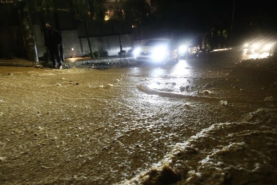 11 απεγκλωβισμοί πολιτών από πλημμυρισμένα σπίτια στην Αττική - Εκατοντάδες κλήσεις για παροχή βοήθειας και πλημμύρες στην Αμεση Δράση