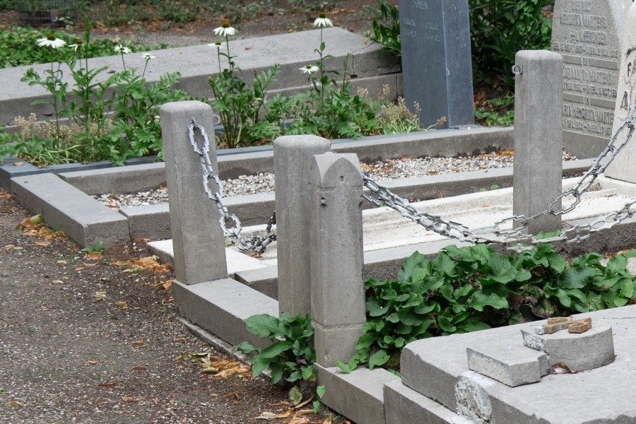 Απίστευτο περιστατικό στους Αγ. Αναργύρους: Ρομά έκλεψε οστά και ζητούσε λύτρα για να τα επιστρέψει