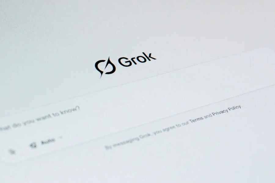 Το X επιτρέπει ακόμη την ανάρτηση σεξουαλικού περιεχομένου που δημιουργείται με το Grok AI - Παρά τους περιορισμούς που ανακοίνωσε πρόσφατα το δίκτυο του Έλον Μασκ, η εφαρμογή Grok Imagine συνεχίζει να ανταποκρίνεται σε εντολές για ψηφιακή αφα