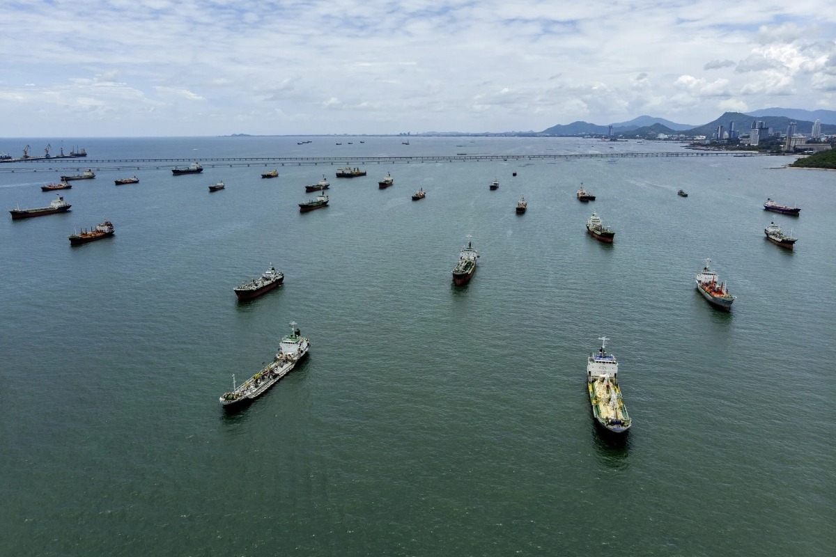 «Θα καταστρέψουμε όποιο πλοίο περάσει χωρίς άδεια»: Το μήνυμα του Ιράν για τα Στενά του Ορμούζ
