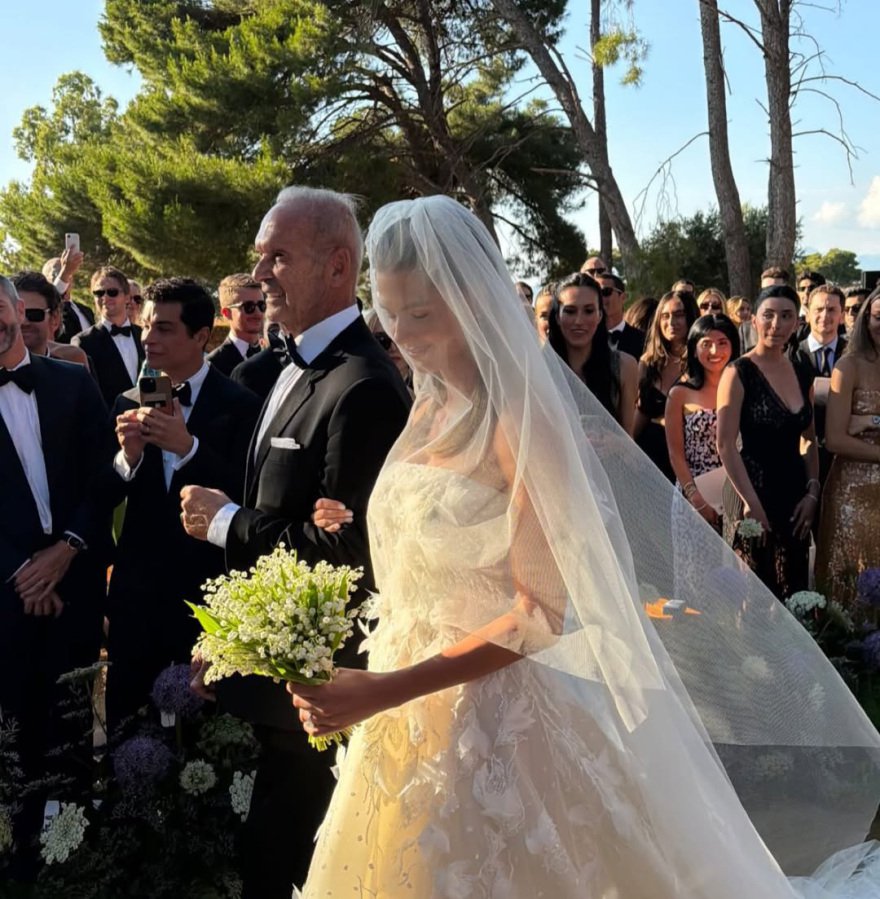 Η Αμαλία Κωστοπούλου δημοσίευσε φωτογραφίες από τον γάμο της με τον Τζέικ Μέντγουελ
