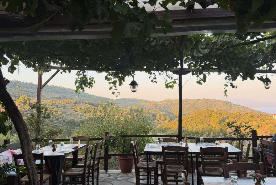 Η Κλέλια Ανδριολάτου πόζαρε τόπλες σε παραλία στο Πήλιο, δείτε φωτογραφία