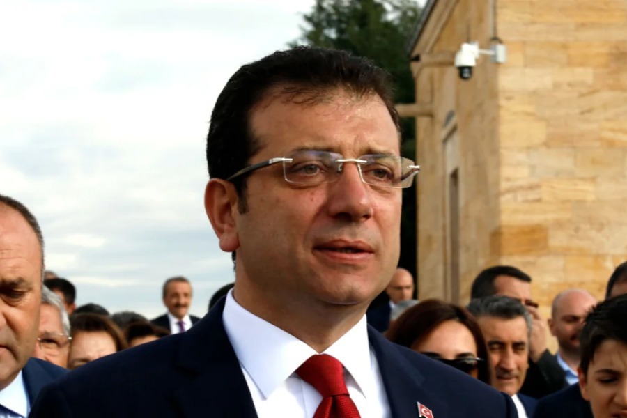 Στο εδώλιο ξανά ο Ιμάμογλου για το «πλαστό» πτυχίο: «Θα τρέχουν σαν τα ποντίκια» λέει για τους διώκτες του - Στην απολογία του, ο Ιμάμογλου άσκησε δριμεία κριτική στην κυβέρνηση, κάνοντας λόγο για «κατηγορητήριο γεμάτο ψέματα και συκοφαντίες» και για εργαλειο