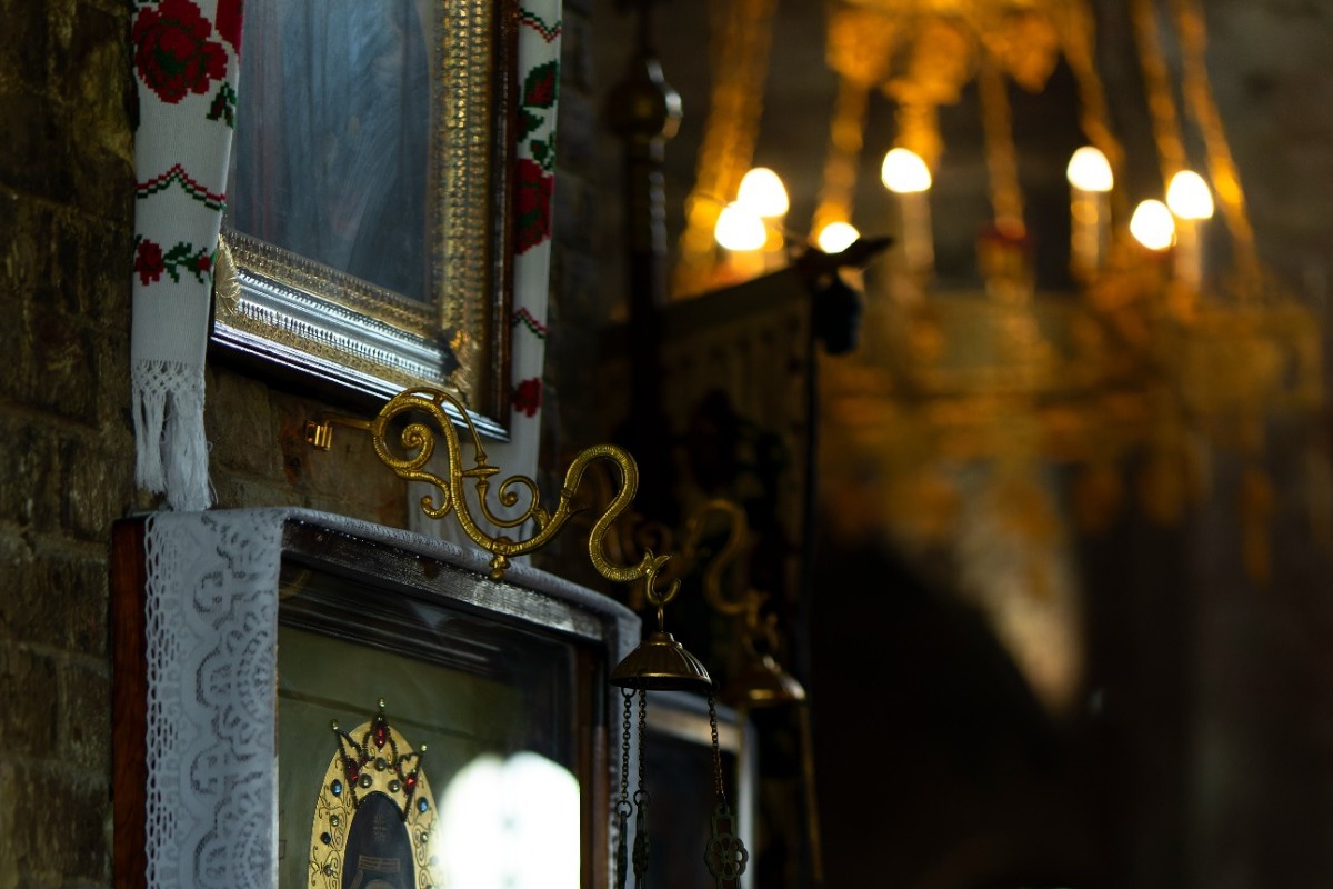 Έκλεψε εκκλησία και έκρυψε τα κλοπιμαία σε παρτέρι - Πού τον τσάκωσαν