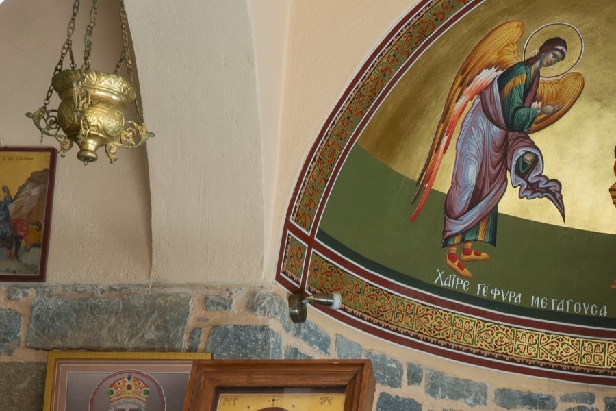 Κατέστρεψαν την Αγία Τράπεζα σε εκκλησία στη Φθιώτιδα για να βρουν… λίρες