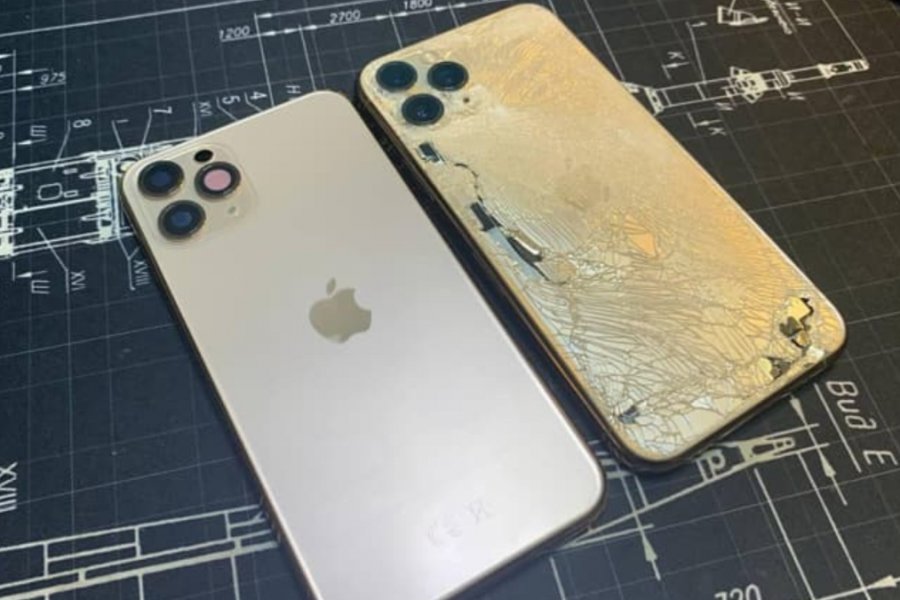 iPhone 17 στα σκουπίδια: Γιατί Ρώσοι χρήστες καταστρέφουν τα νέα κινητά τους ... επίτηδες! - Ένα viral trend στο TikTok ωθεί άνδρες να σπάνε και να χαράζουν τα ολοκαίνουργια iPhone τους για να αποδείξουν την αρρενωπότητά τους - με κίνδυνο έκρη