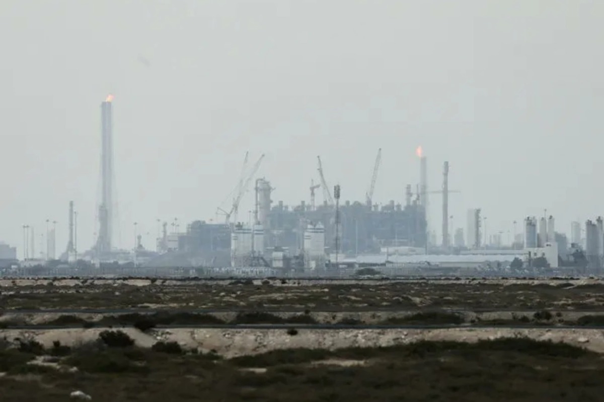 Ο πόλεμος στο Ιράν «κόβει» το ήλιο: Παγκόσμιος πανικός για τα τσιπ τεχνητής νοημοσύνης και τα νοσοκομεία