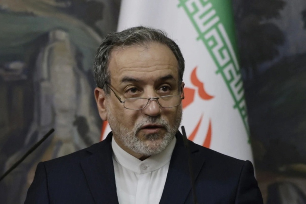 Ανατροπή με τις συνομιλίες ΗΠΑ και Ιράν για τα πυρηνικά: Θα γίνουν κανονικά στο Ομάν την Παρασκευή - Με ανάρτησή του στο Χ, ο Ιρανός υπουργός Εξωτερικών, Αμπάς Αραγτσί, επιβεβαίωσε τις συνομιλίες στο Ομάν, που θα ξεκινήσουν το πρωί της Παρασκευής