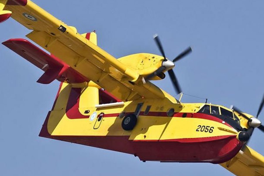 Ισπανία: Υποδοχή ήρωα σε Έλληνα πιλότο Canadair με «αψίδα νερού» - Βίντεο - Θερμή υποδοχή επιφύλαξαν οι Ισπανοί σε Έλληνα πιλότο Canadair, της 383 Μοίρας Ειδικών Επιχειρήσεων & Αεροπυρόσβεσης (383 ΜΕΕΑ), που πήγε να βοηθήσει τ