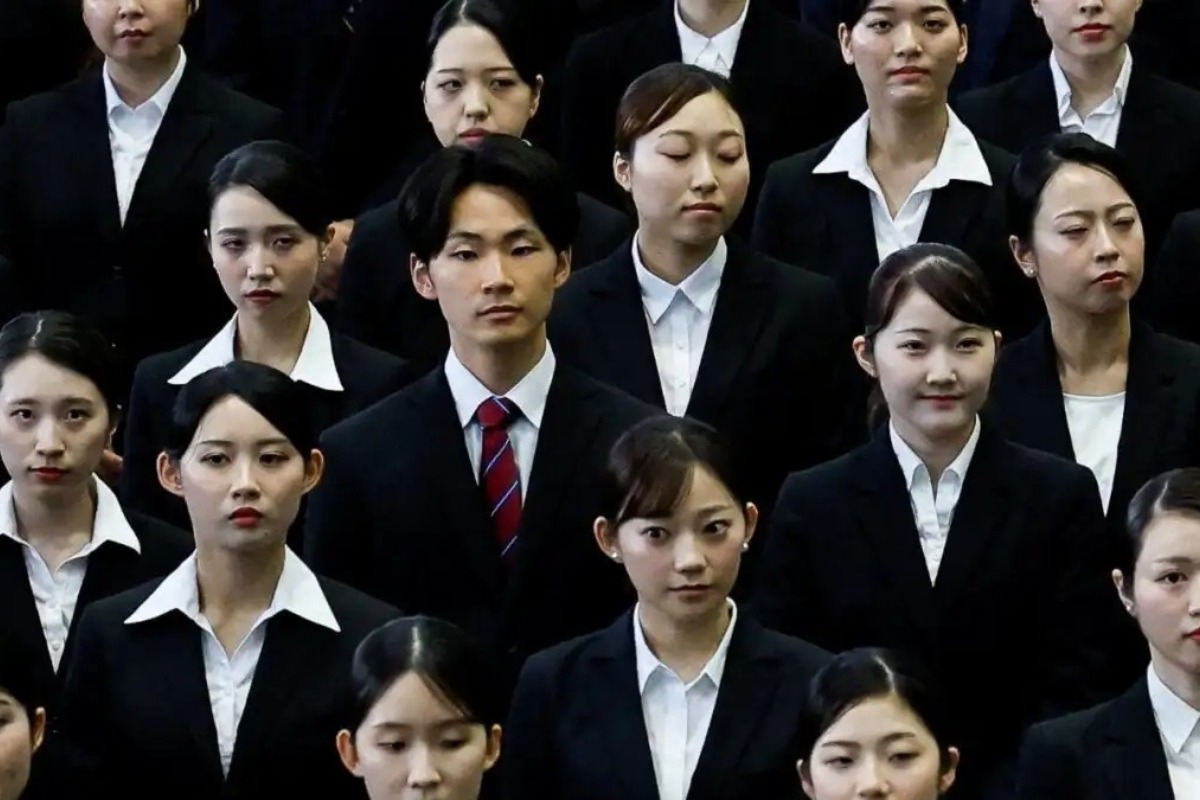 Τόκιο: Εργαζόμενοι αλλάζουν τα κοστούμια με βερμούδες, για να μειωθεί το κόστος ενέργειας