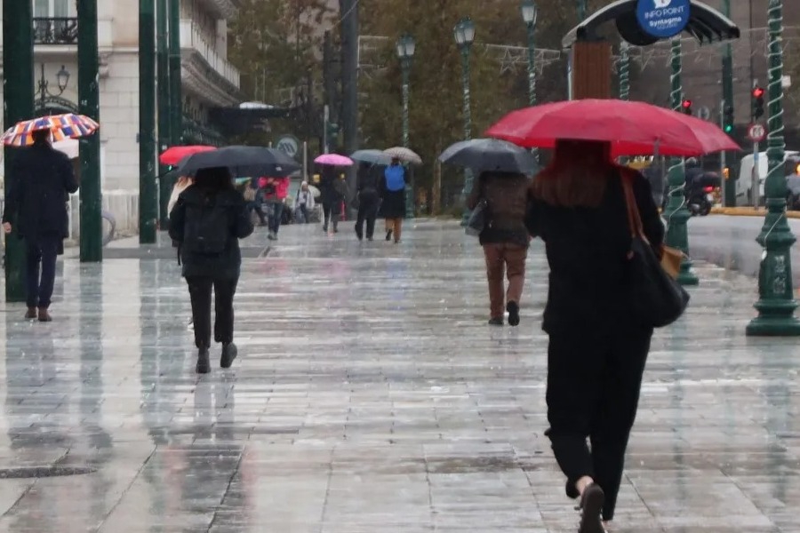Καιρός: Αλλεπάλληλα χαμηλά βαρομετρικά φέρνουν βροχές και καταιγίδες από Σάββατο - Πού θα «χτυπήσουν»