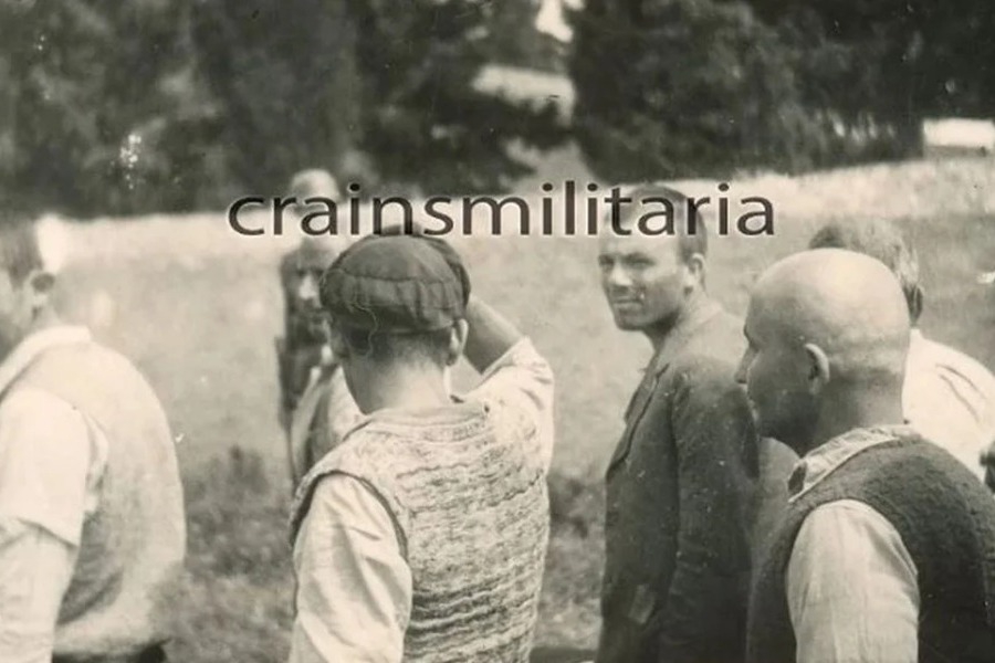 «Το παιδί που χαμογελάει»: Ποιος είναι ο νεαρός στη φωτογραφία των 200 εκτελεσθέντων της Καισαριανής - Σύμφωνα με δημοσίευμα της εφημερίδας «Τα Νέα»