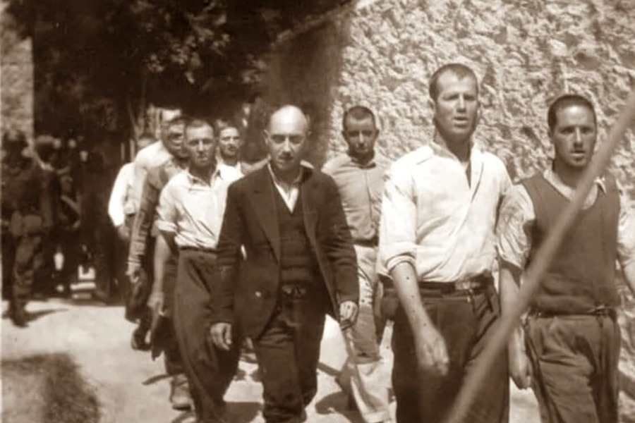 Κατέβηκαν από το eBay οι φωτογραφίες από την εκτέλεση των 200 στην Καισαριανή - Η αγγελία αποσύρθηκε, ωστόσο δεν έχει διευκρινιστεί αν το υλικό αγοράστηκε τελικά ή αν κατέβηκε χωρίς να ολοκληρωθεί κάποια συναλλαγή