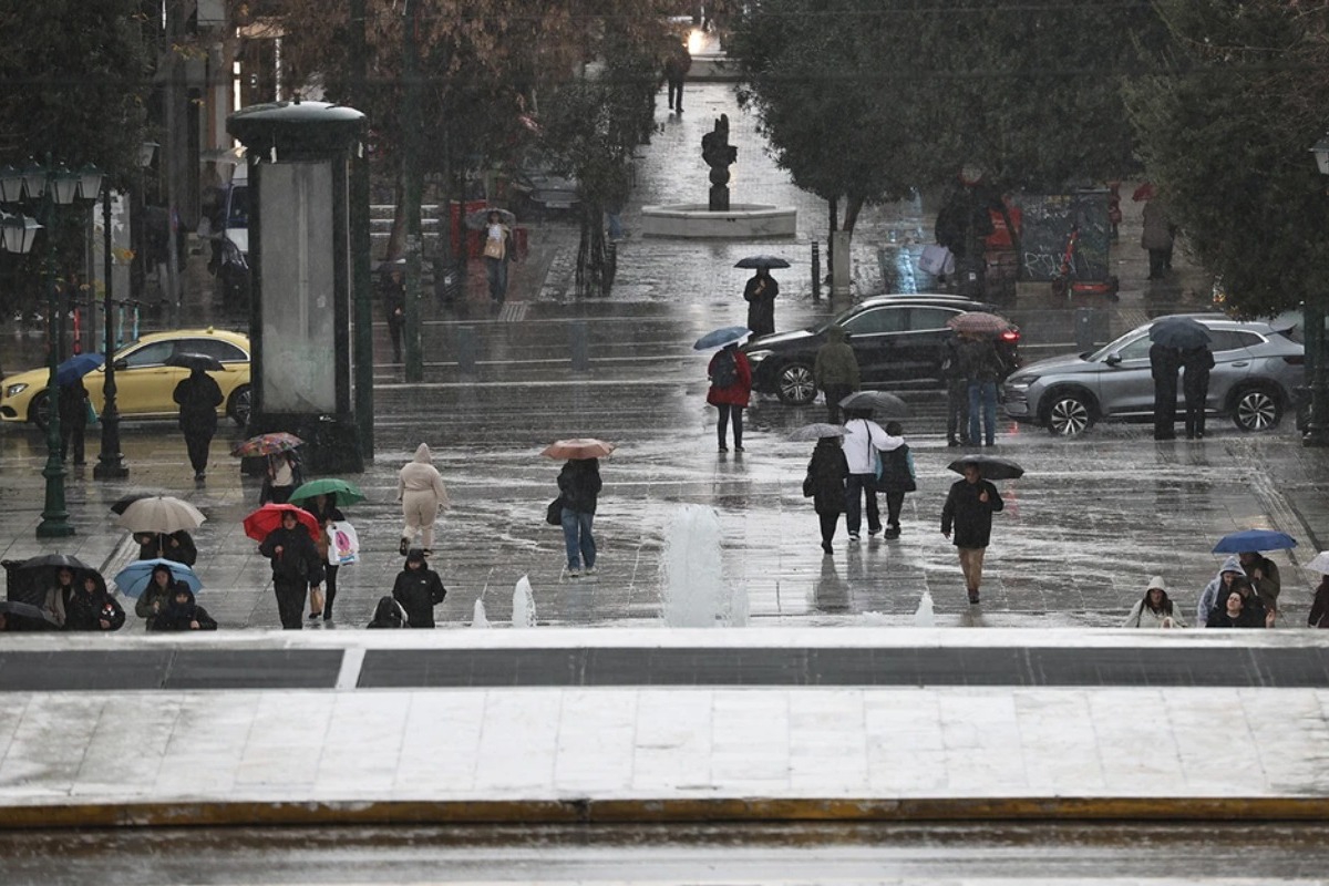 Έρχεται κακοκαιρία με βροχές και βουτιά της θερμοκρασίας: Τι λένε οι μετεωρολόγοι - Οι περιοχές που επηρεάζονται από τα φαινόμενα
