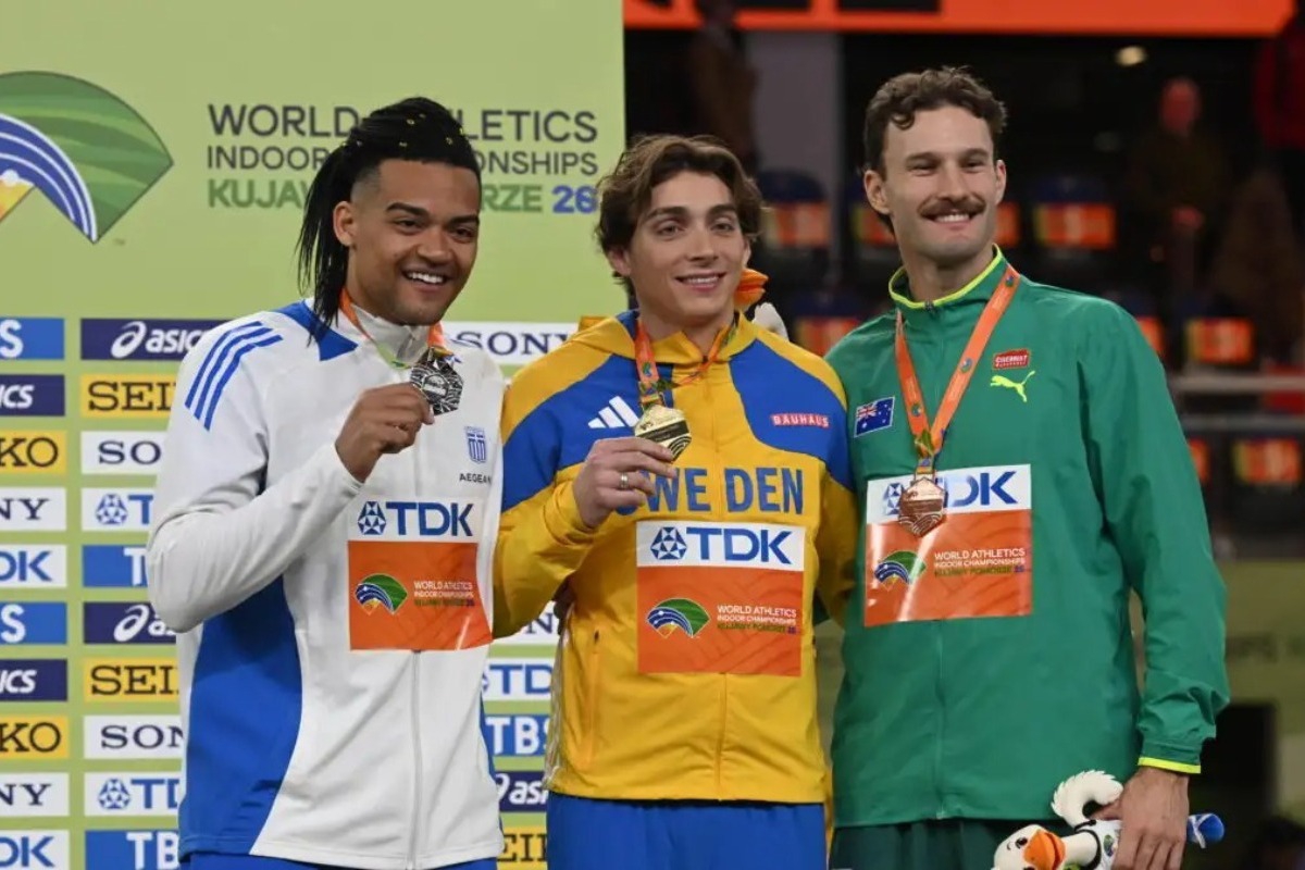 Εμμανουήλ Καραλής: Η απονομή του ασημένιου μεταλλίου στο παγκόσμιο πρωτάθλημα κλειστού στίβου
