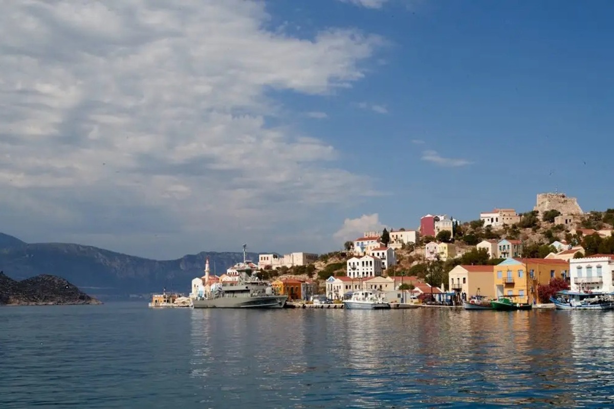Βυθίστηκε πολυτελής θαλαμηγός ανοιχτά του Καστελόριζου – Τρεις συλλήψεις